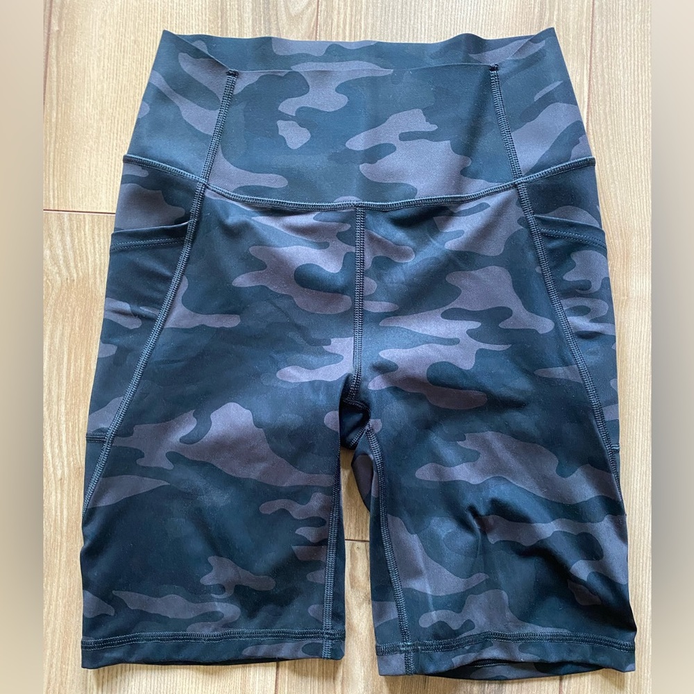 Gapfit Sculpt Revolution Camo Bike Shorts